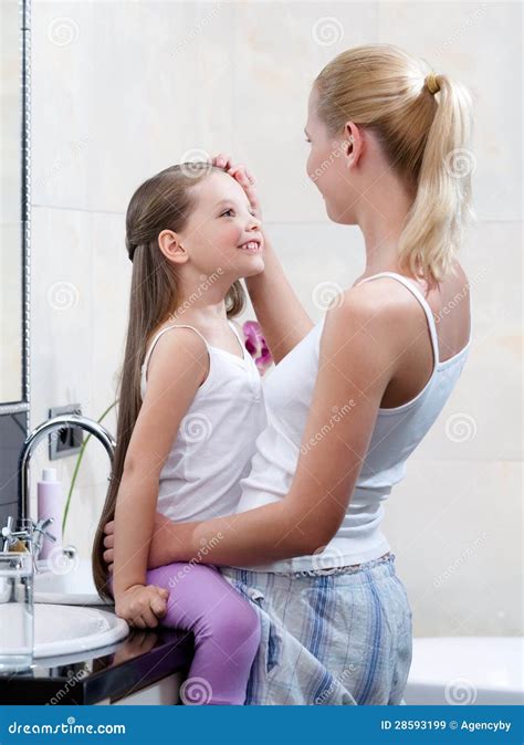 cute girls lesbian bathe together under a shower. one took the。